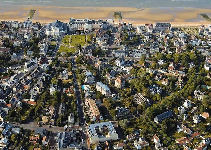 Апартаменты Superbe Renove A Cabourg, Face A La Pour 2 - Fr-1-788-33 Кабур